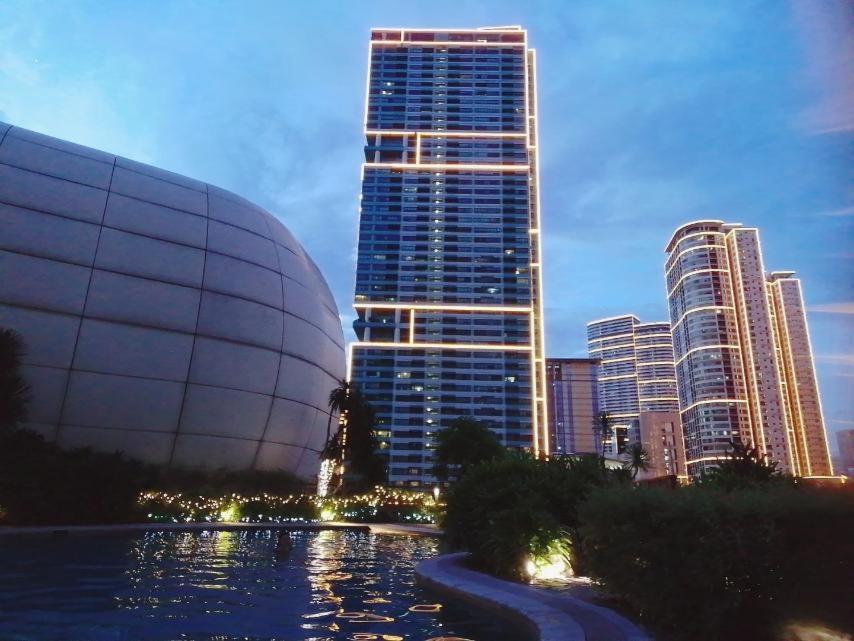 Aveline Suites Elite Rockwell View Acqua Private Residences Near Rockwell Makati Manilla Buitenkant foto